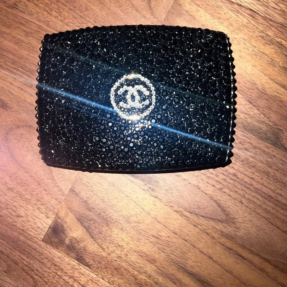Chanel ULTRA‎ LE TEINT Powder Compact